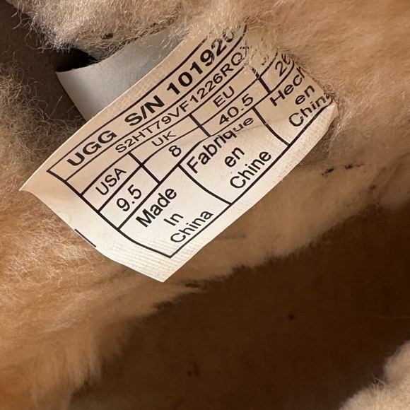 UGG CLASSIC MINI DREW SUNSHINE PERF SEAL BOW ANKLE BOOT - Picture 6 of 16